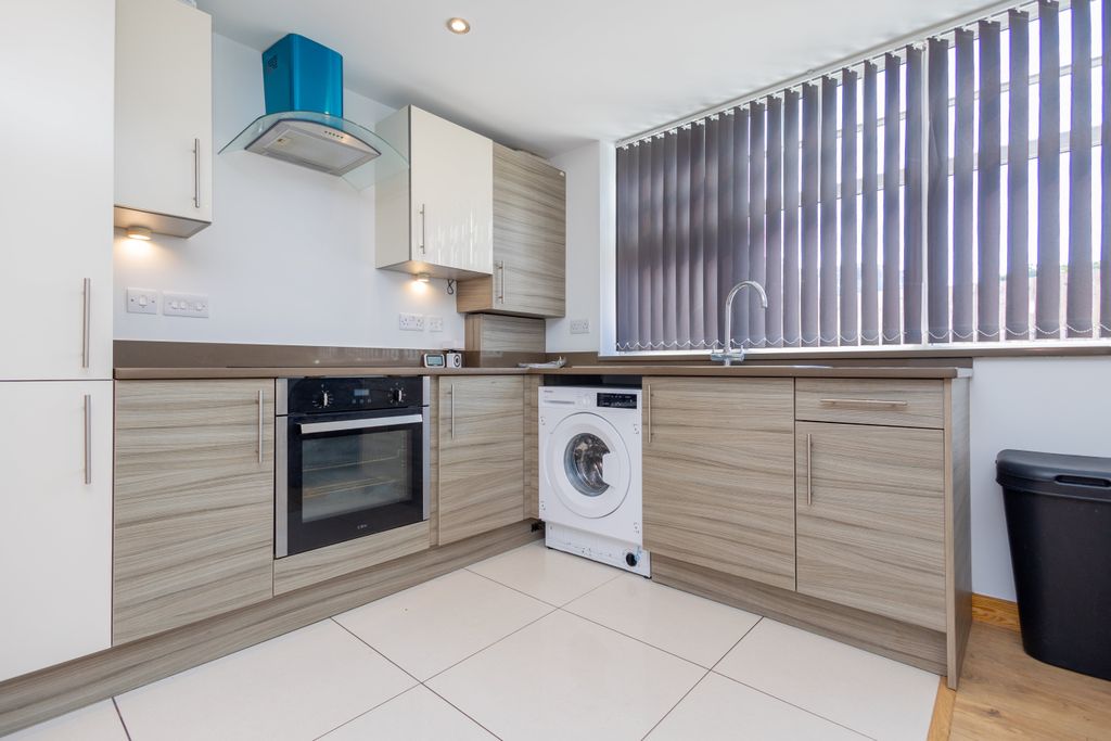 Property photo 2 of 8 R6M_6456