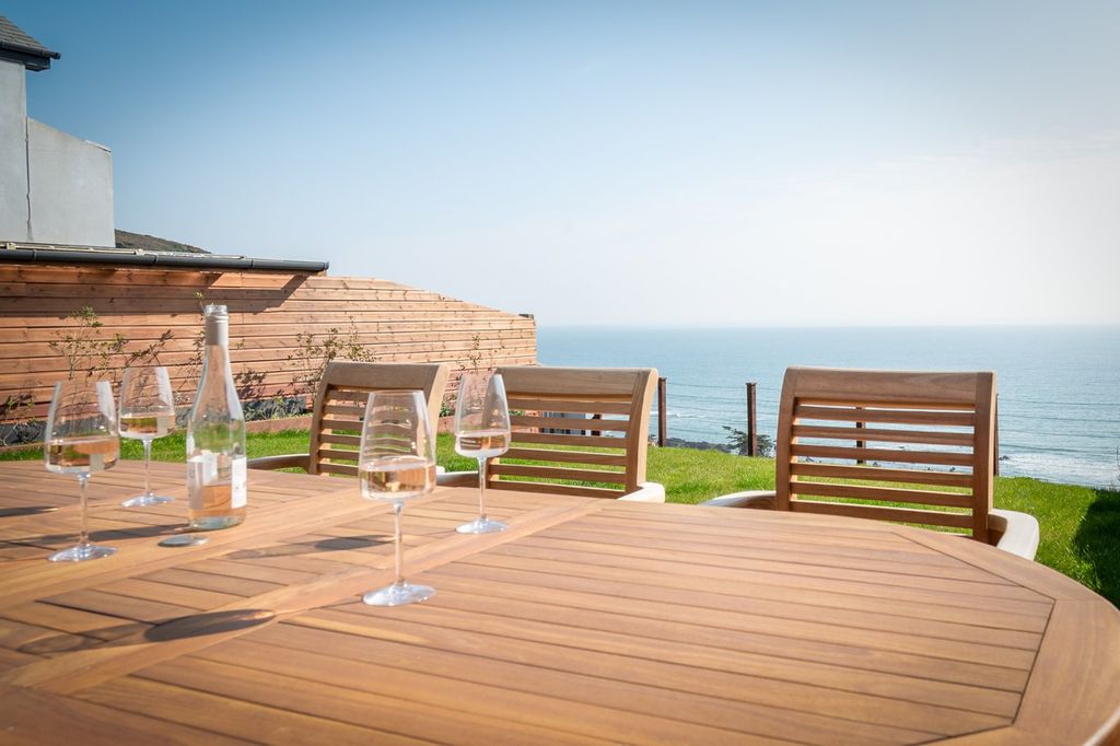 Property photo 2 of 25 Alfresco Dining