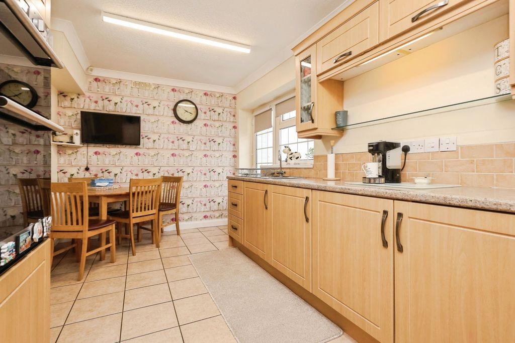 Property photo 3 of 15 Kitchen