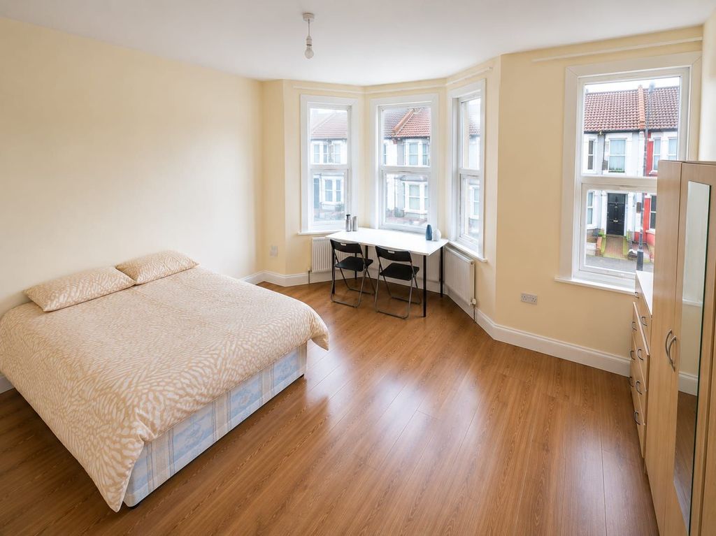 Property photo 2 of 3