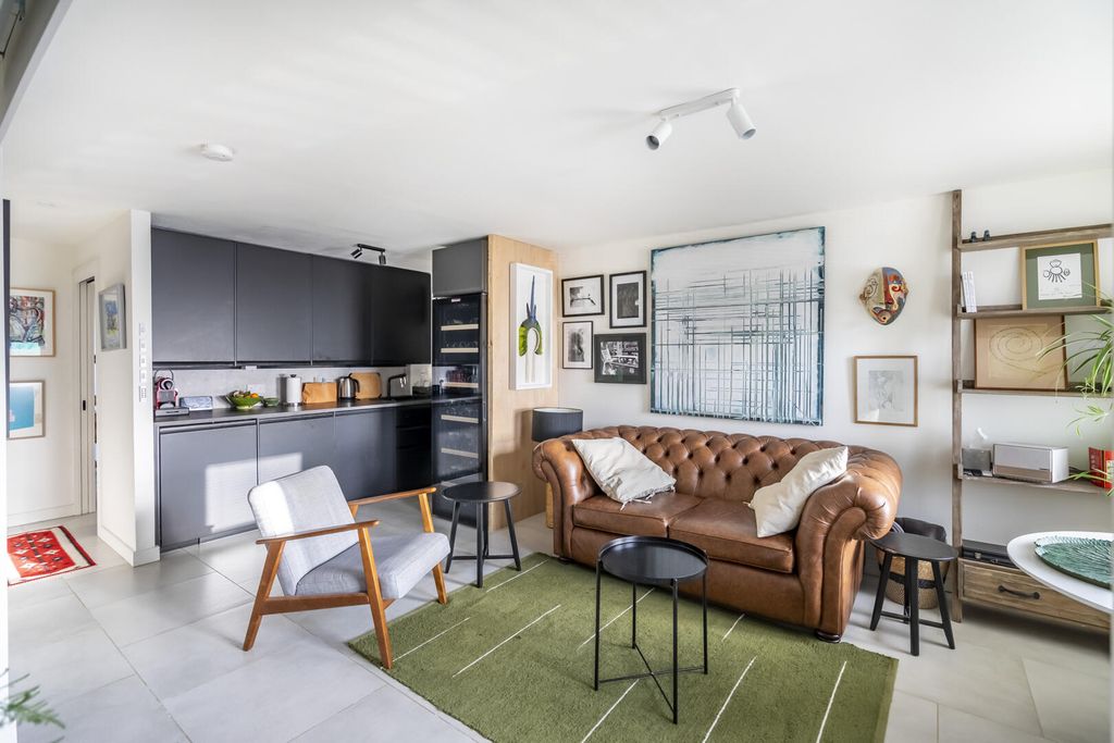 Property photo 2 of 15 Living Room