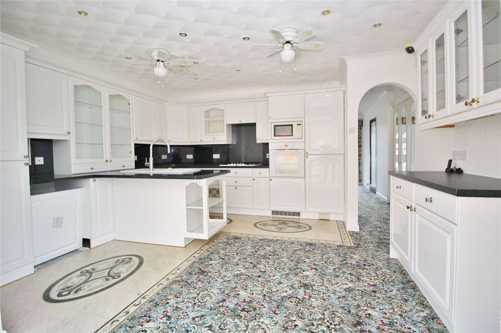 Property photo 3 of 22 Kitchen/Breakfast Rm