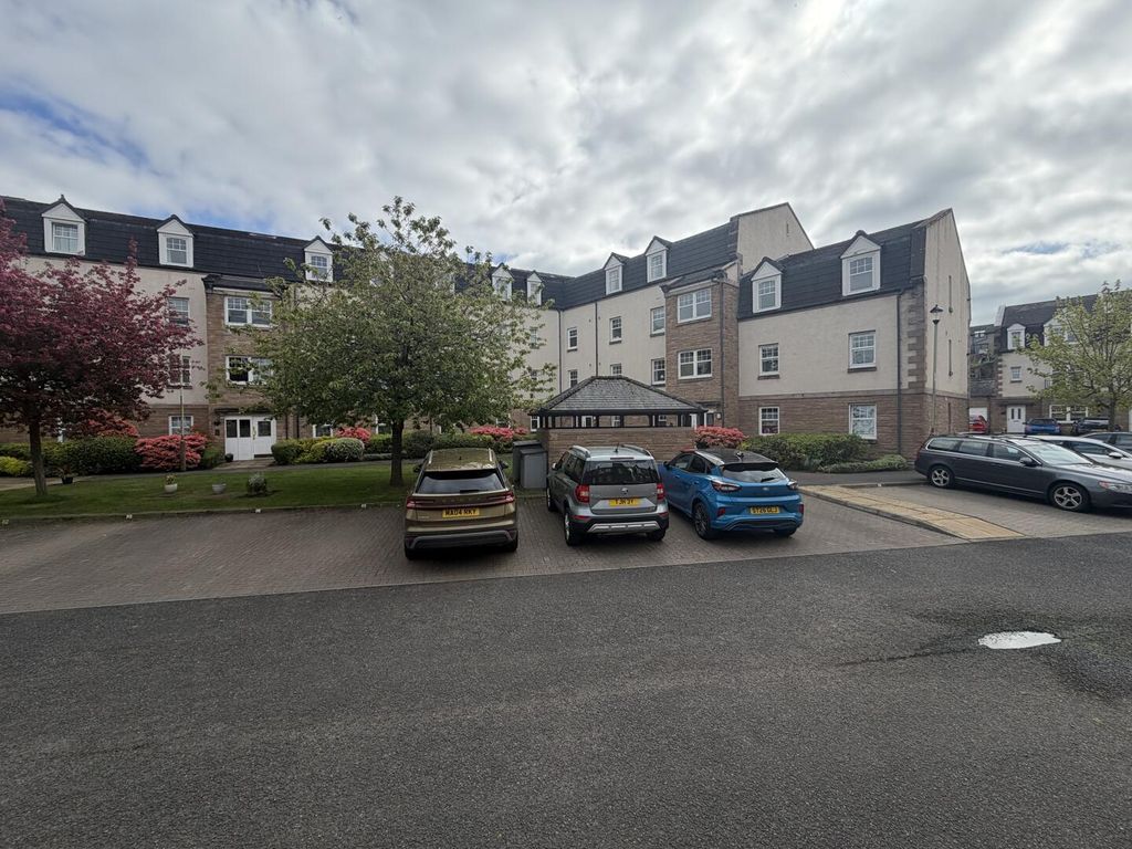 Property photo 2 of 18 Front (Exterior)