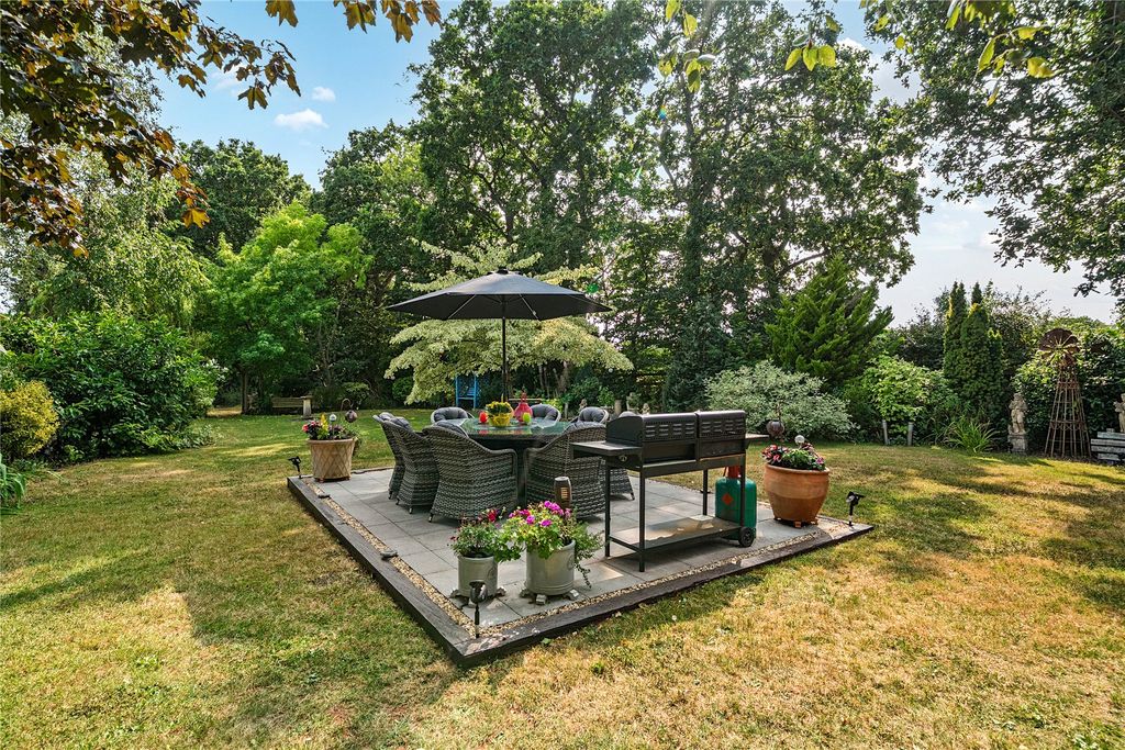 Property photo 2 of 16 Garden