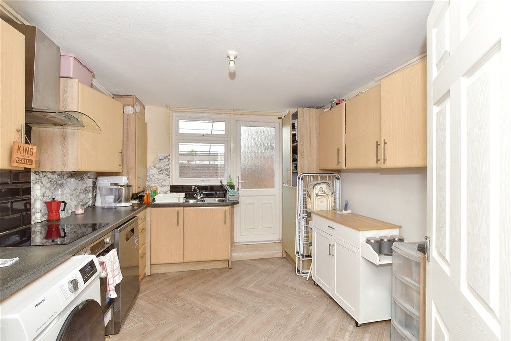 Property photo 3 of 7 Kitchen
