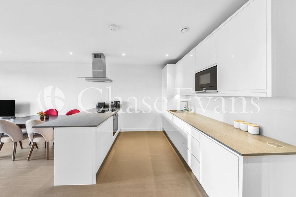 Property photo 2 of 11 Kitchen