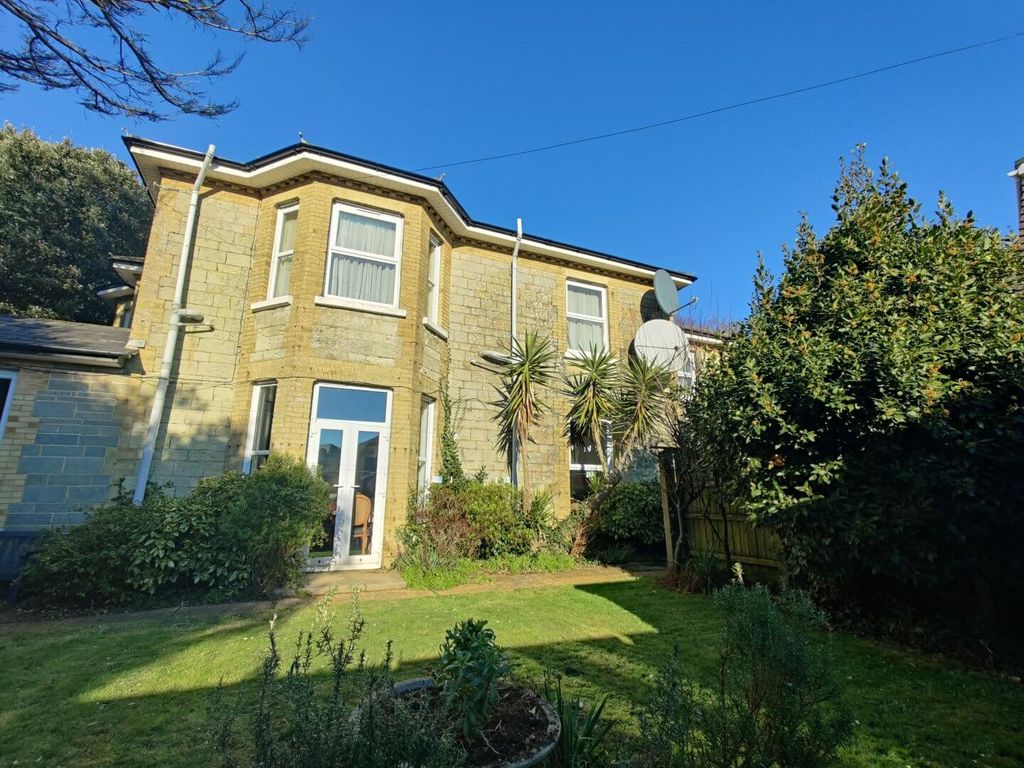 Property photo 2 of 8