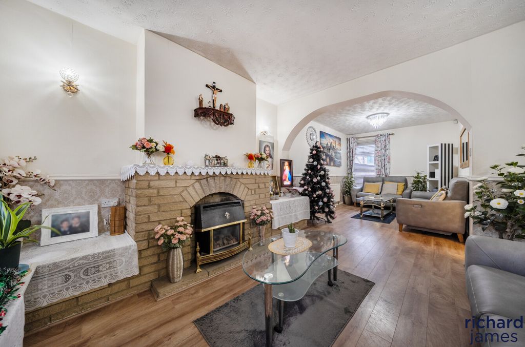 Property photo 2 of 12 21