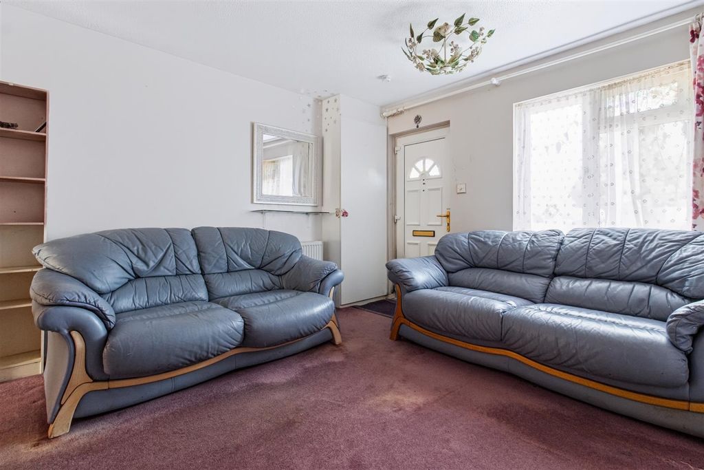 Property photo 3 of 16 Pilgrims Terrace, 10-04.Jpg