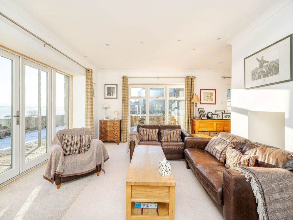 Property photo 3 of 20 Eaststell_Interiors-4