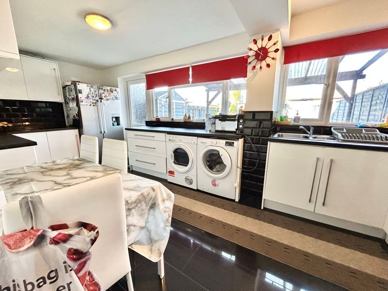 Property photo 3 of 11 Kitchen