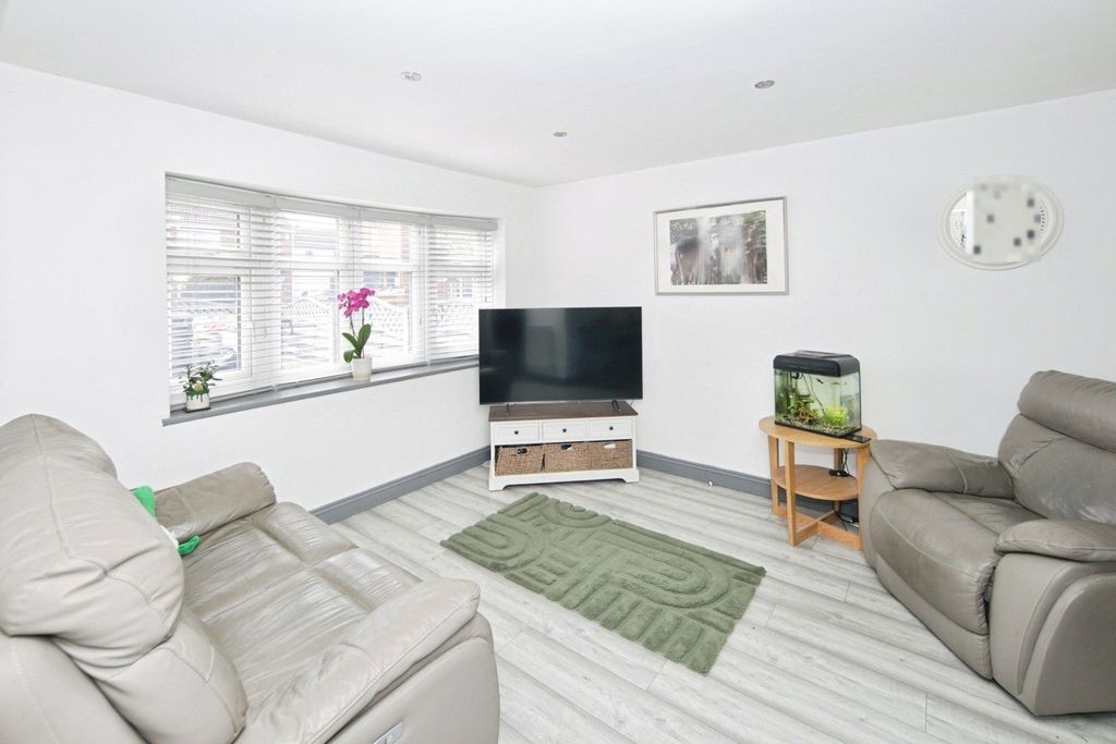 Property photo 3 of 19 Picture No. 24