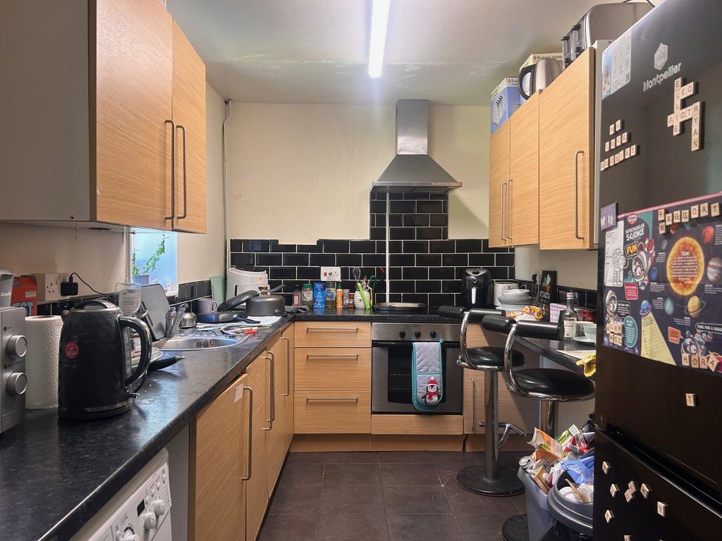 Property photo 2 of 10 Kitchen