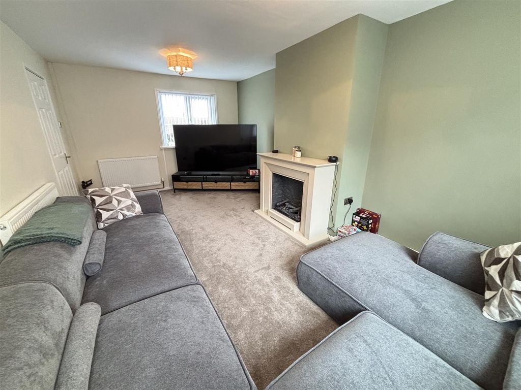 Property photo 3 of 14 Living Room