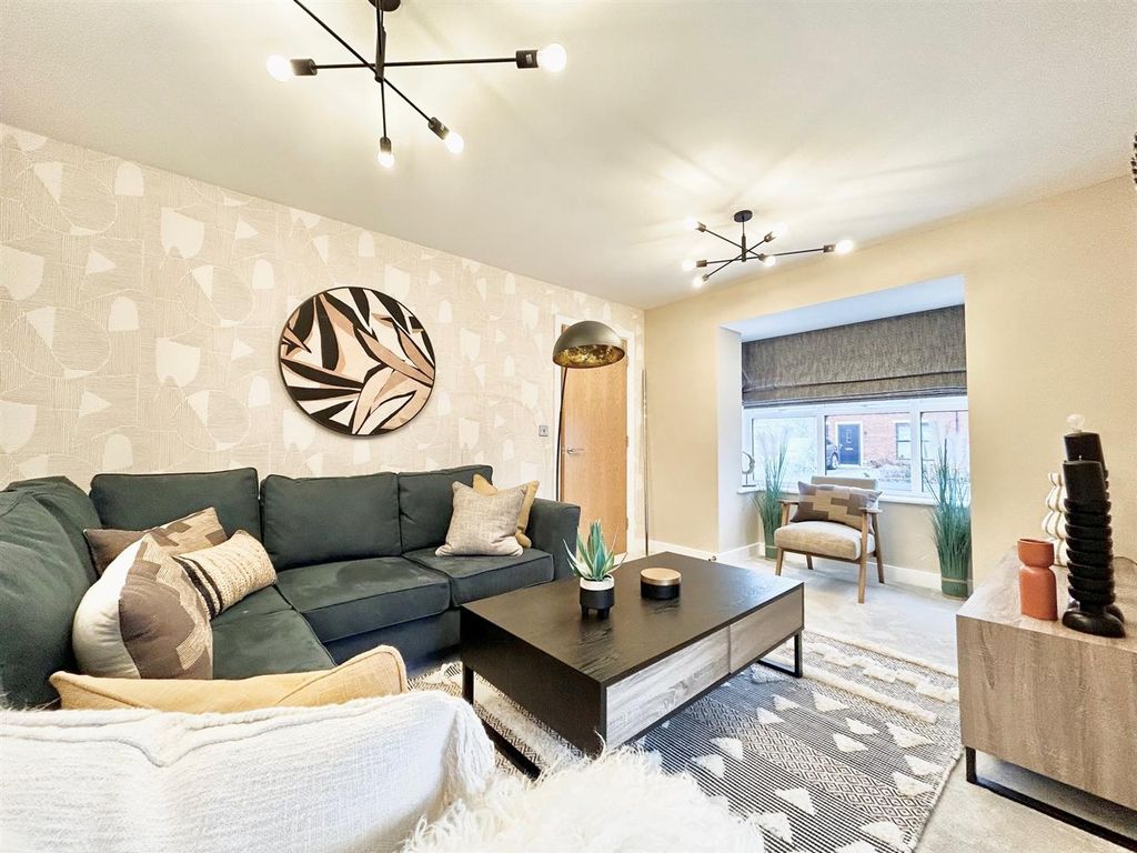 Property photo 2 of 22 Lounge 2.Jpg