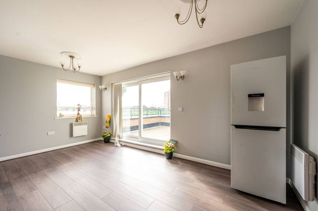 Property photo 2 of 8