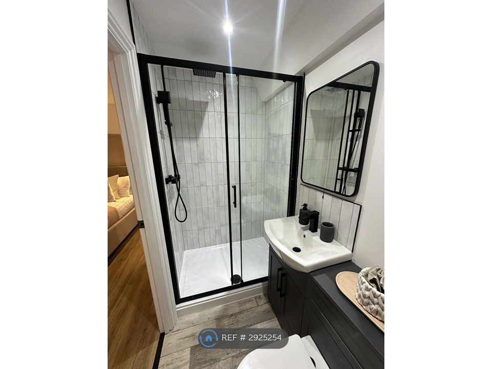 Property photo 2 of 12 Room 1 En-Suite