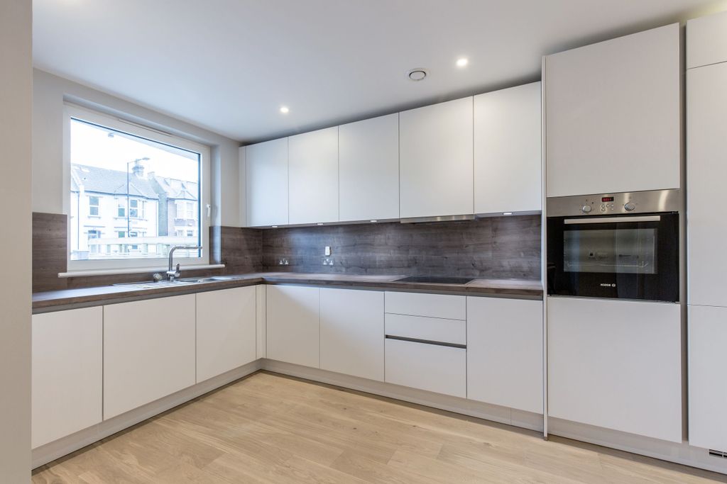 Property photo 1 of 8 Kitchen