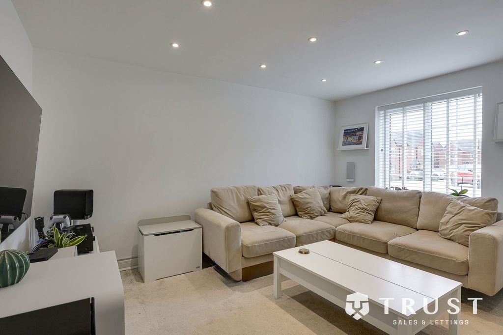 Property photo 3 of 36