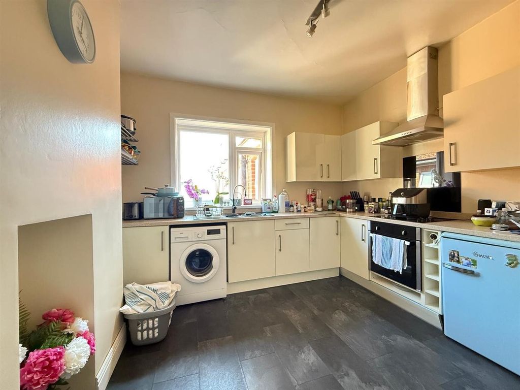 Property photo 1 of 10 Kitchen - 19A