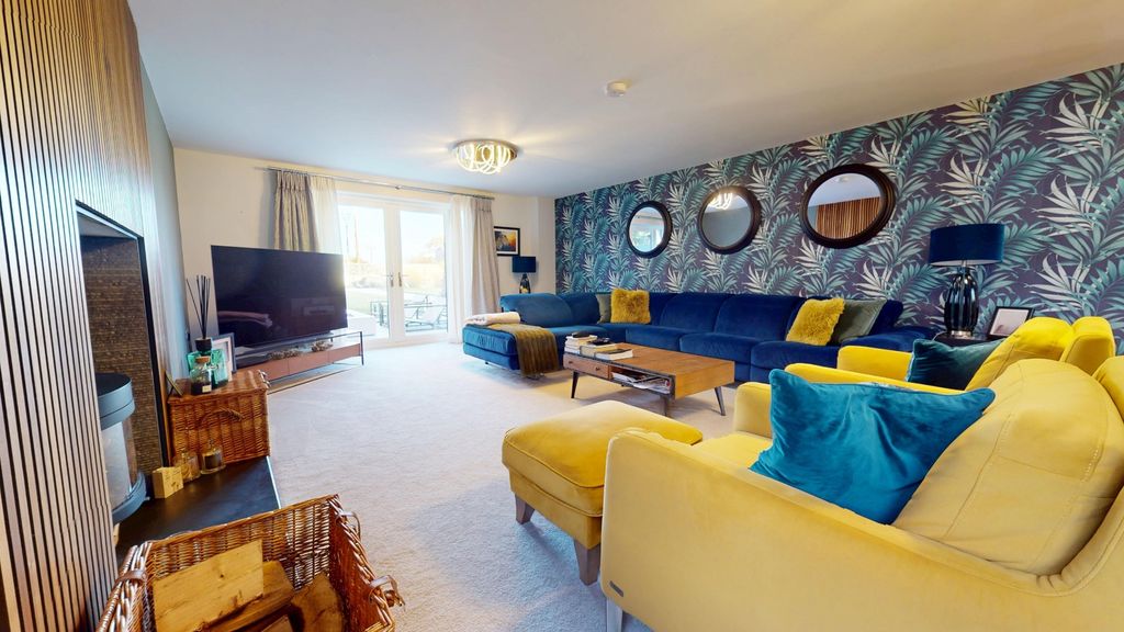 Property photo 3 of 51 4548487