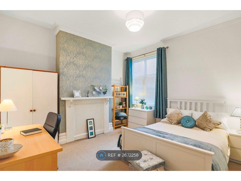 Property photo 2 of 11 Bedroom 1