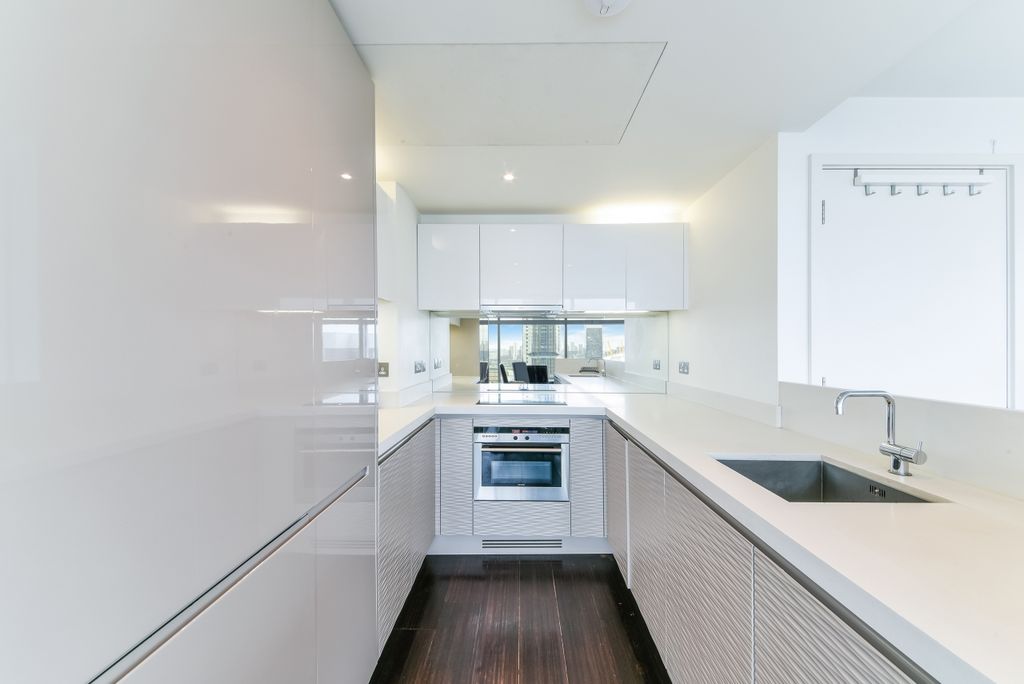 Property photo 3 of 12 Kitchen