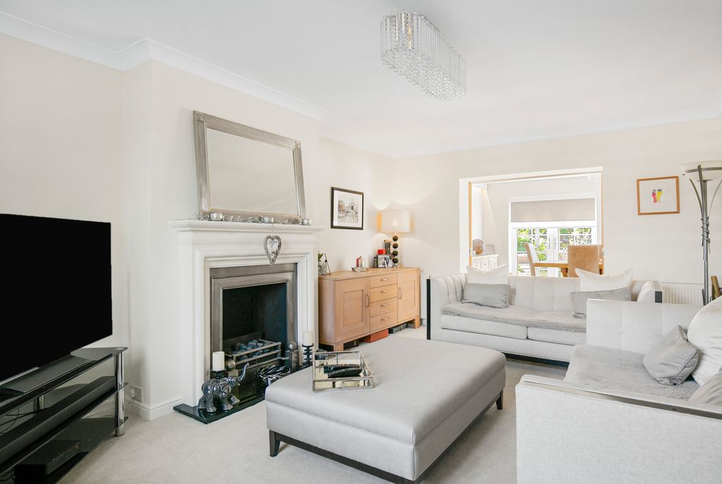 Property photo 2 of 27 Living Room