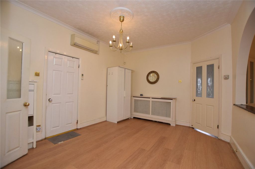 Property photo 3 of 11 Picture No. 17