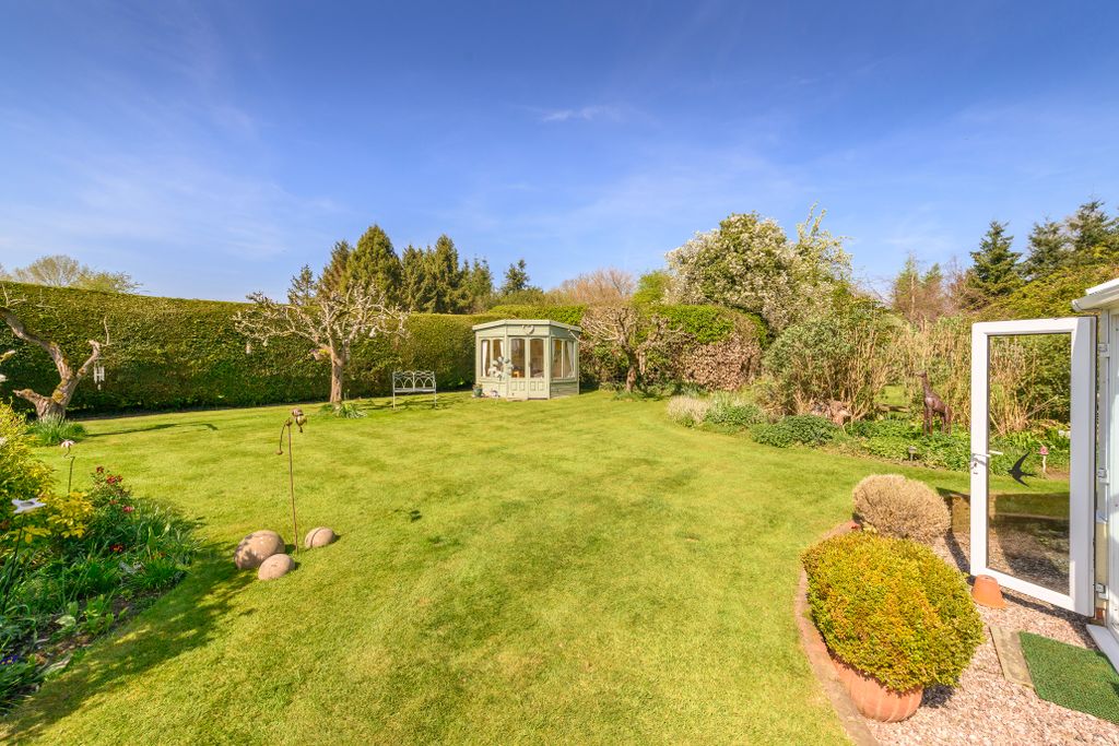 Property photo 2 of 31 Garden