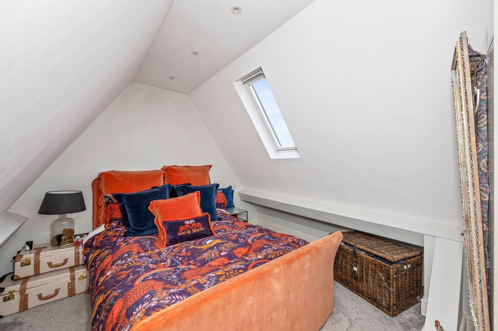 Additional image 11 of 3 bed flat for saleSyresham Gardens, The Priory Syresham Gardens RH16
