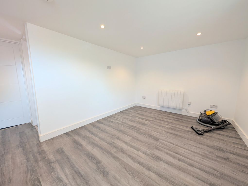 Property photo 3 of 7 Living Room