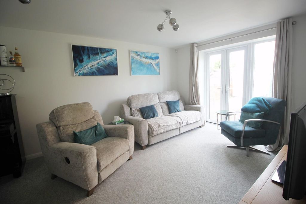 Property photo 3 of 30 Liv 3.Jpg