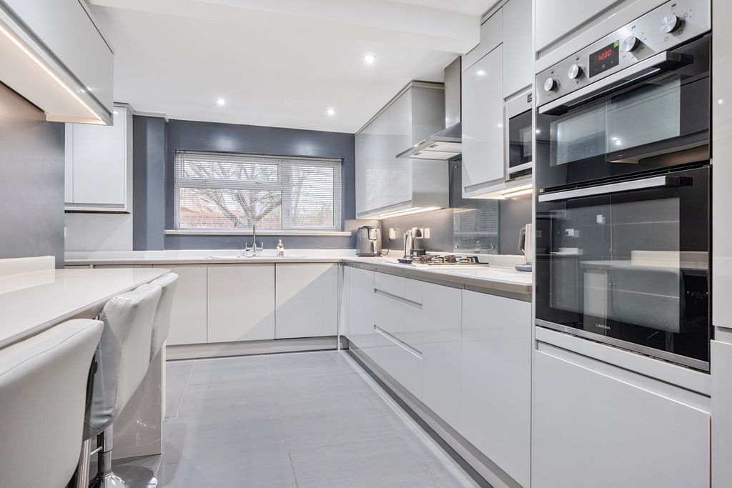 Property photo 3 of 11 1392936-5-6940223065A46