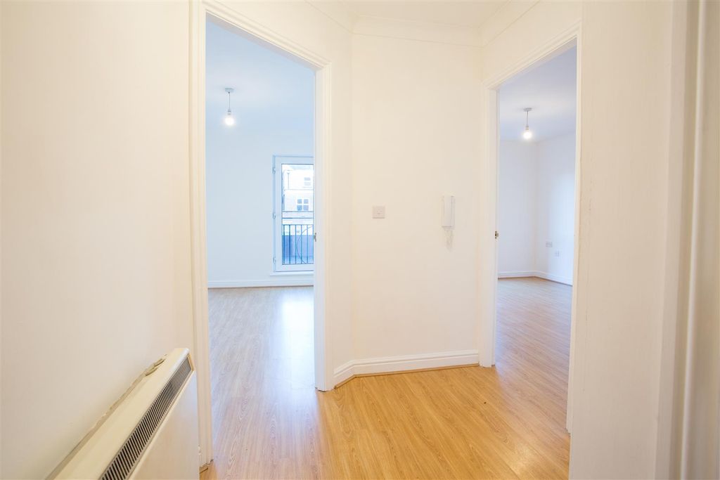 Property photo 3 of 13 Hall