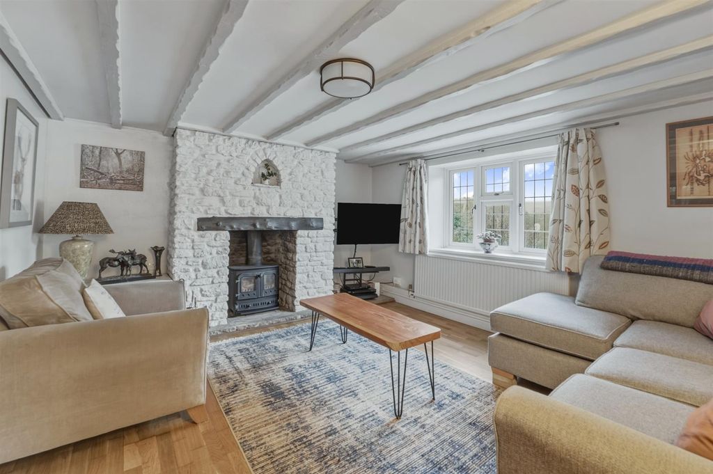 Property photo 2 of 19 52 Barnard Gate-55.Jpg