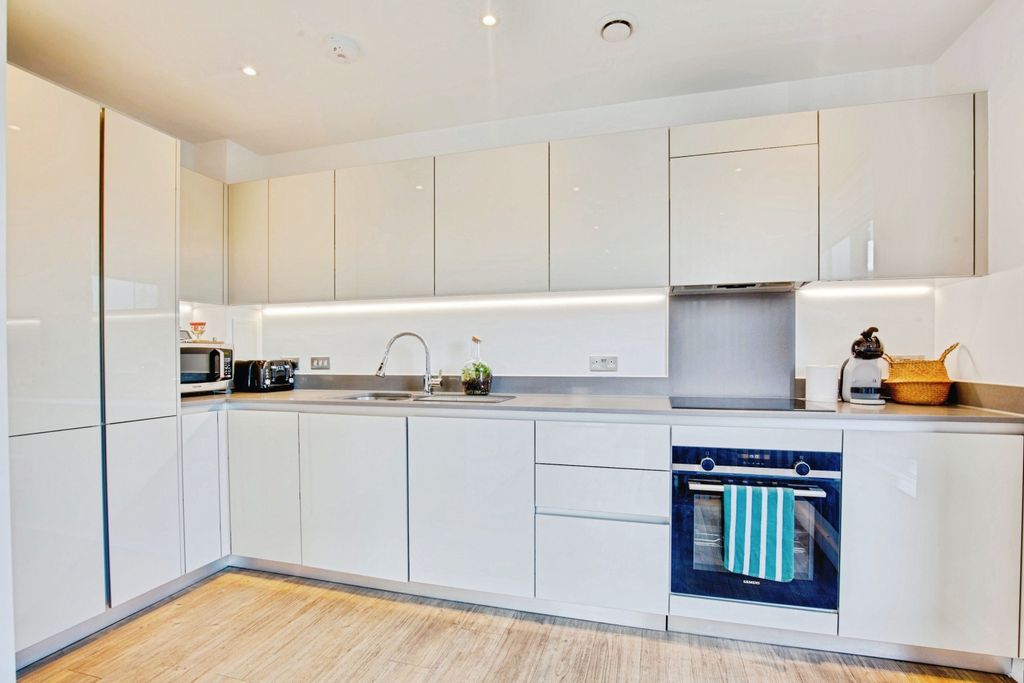 Property photo 2 of 20 C698719B-842A2036Hdr