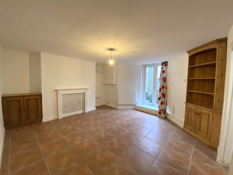 Property photo 3 of 12 Photo 6