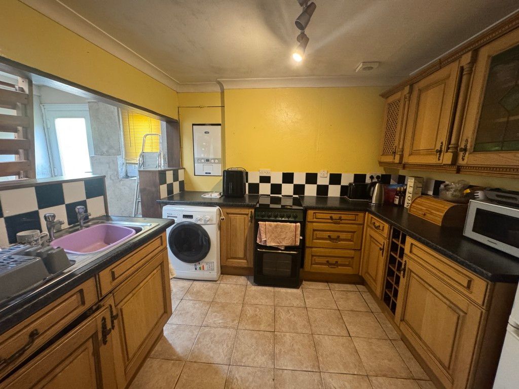 Property photo 2 of 10 Kitchen