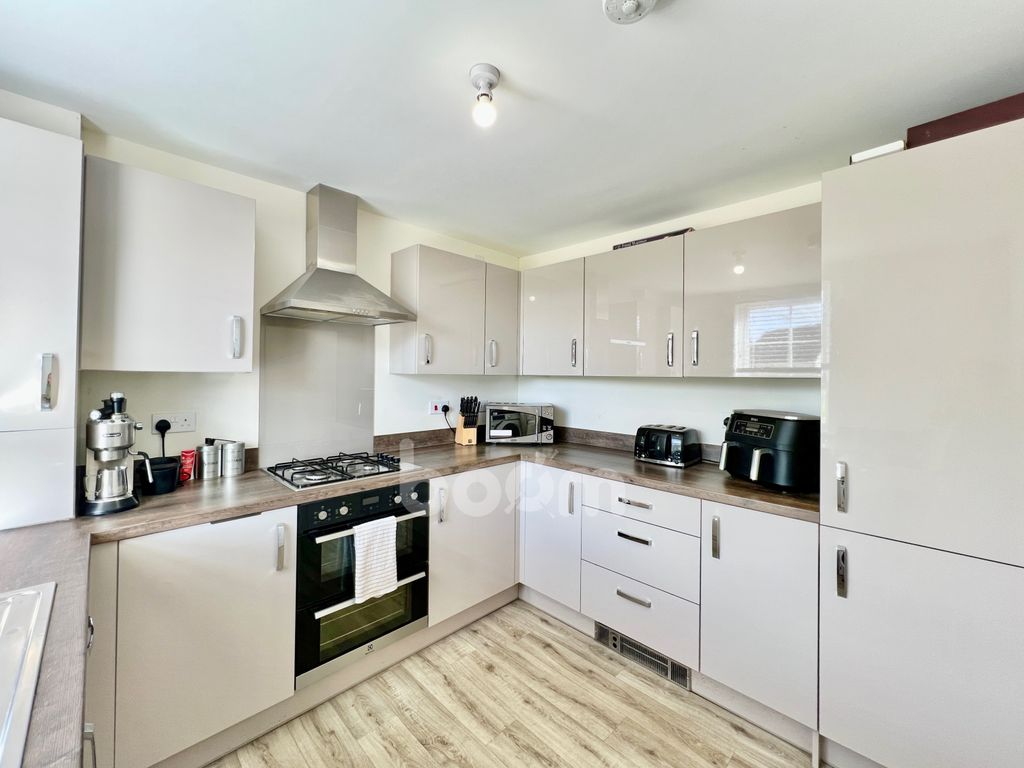 Property photo 3 of 31 Glendale Wynd, Brookfield Kitchen Shot