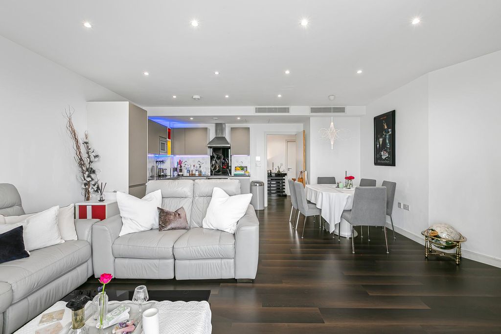 Property photo 3 of 17 Photo 2