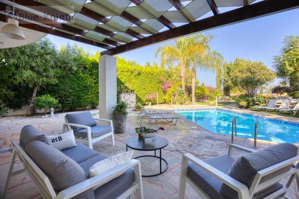 Property photo 2 of 25