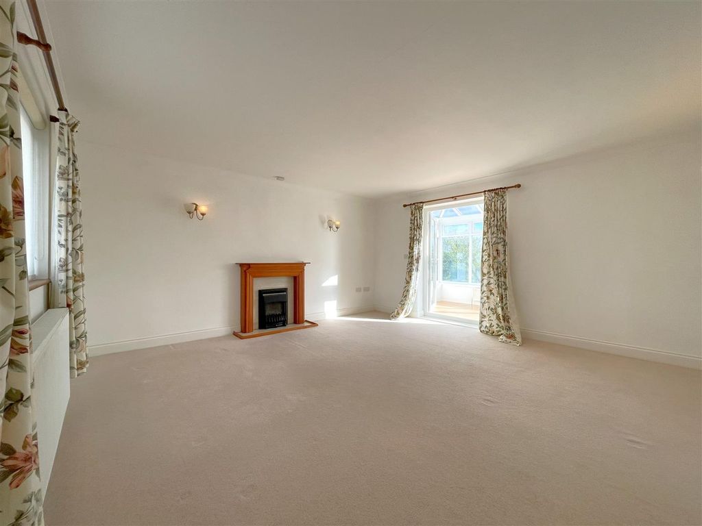 Property photo 3 of 22 Sitting Room 1.Jpg