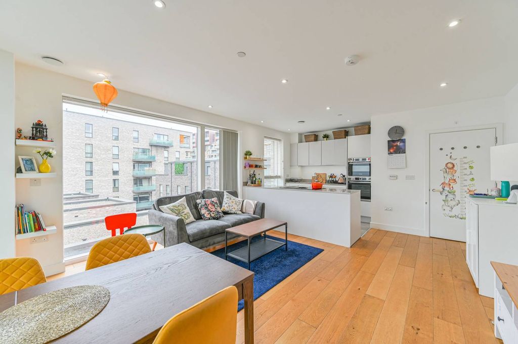 Property photo 2 of 17