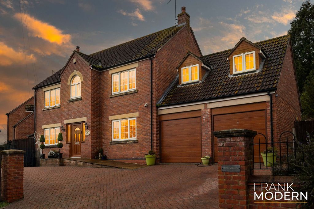Property photo 1 of 36 Dusk