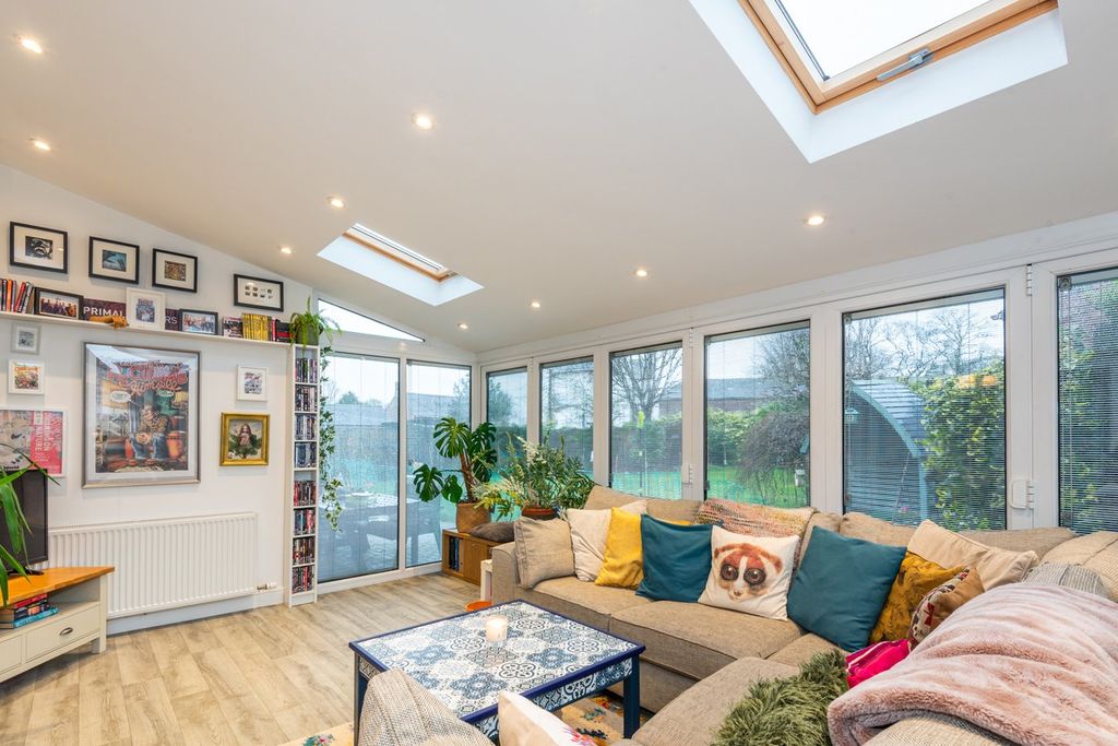 Property photo 3 of 30 Sunroom