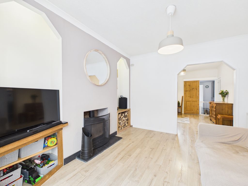 Property photo 3 of 17 Lounge