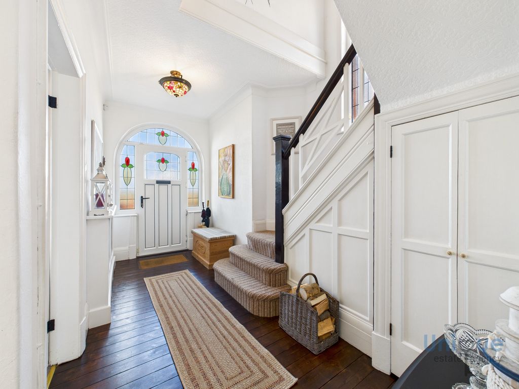 Property photo 2 of 32