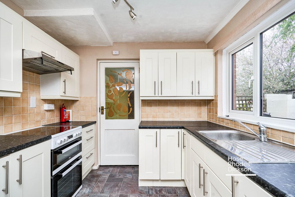 Property photo 3 of 10 3