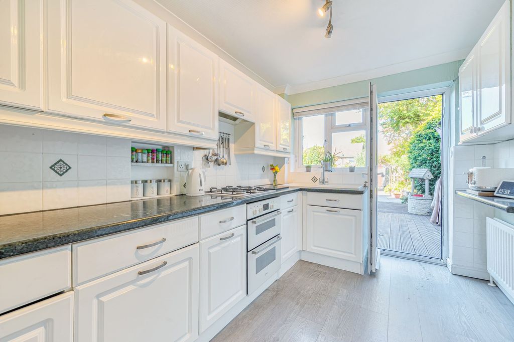 Property photo 2 of 21